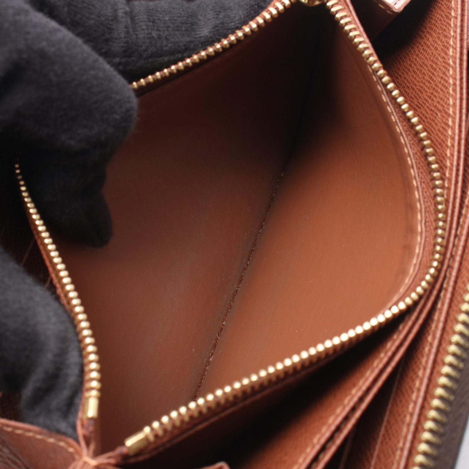 Louis Vuitton Round Wallet Zippy Monogram — view 4