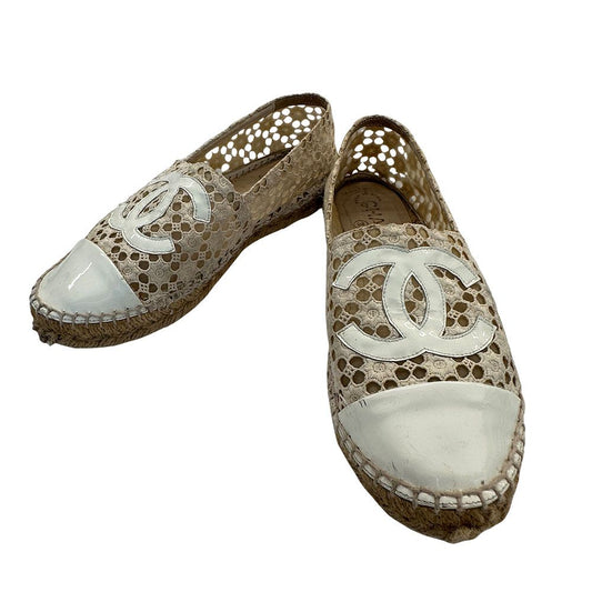 Chanel Sandals yu White CC Logo