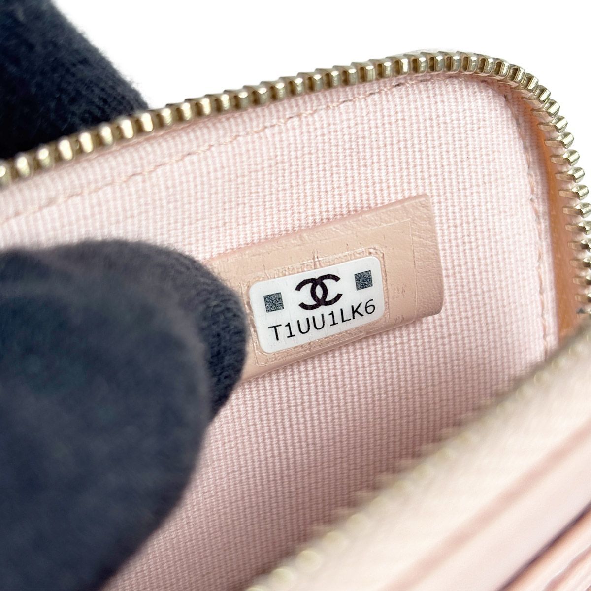 Chanel 19 Coin Case Pink Quilted Lambskin CC Logo Zip Card Wallet Leather — view 5
