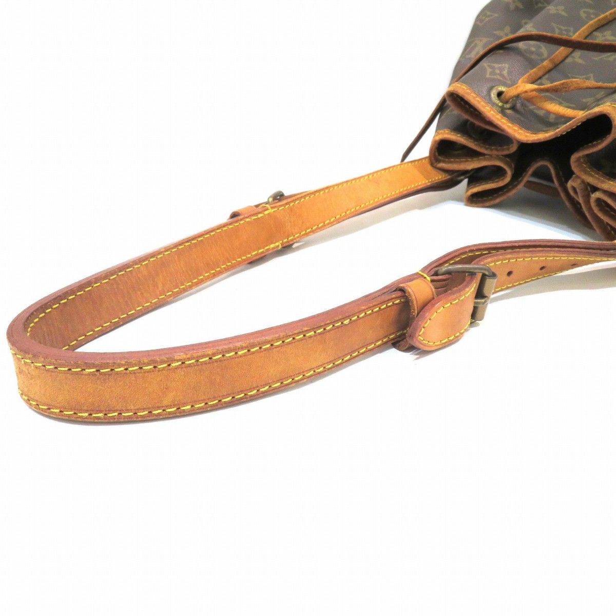 Louis Vuitton Monogram Shoulder Bag Leather — view 9