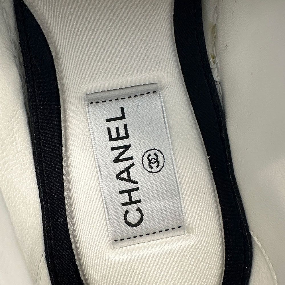 Chanel Sneakers Canvas Purple CC Logo — view 8