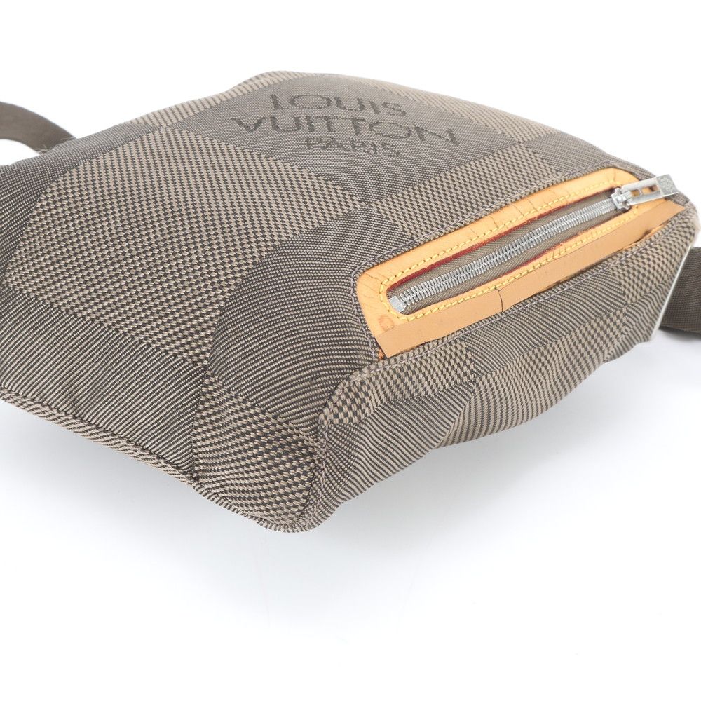 Louis Vuitton Damier PM Leather Shoulder Bag Crossbody — view 6