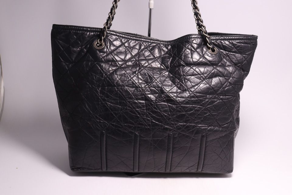 Chanel Stand Leather Che Bag — view 2