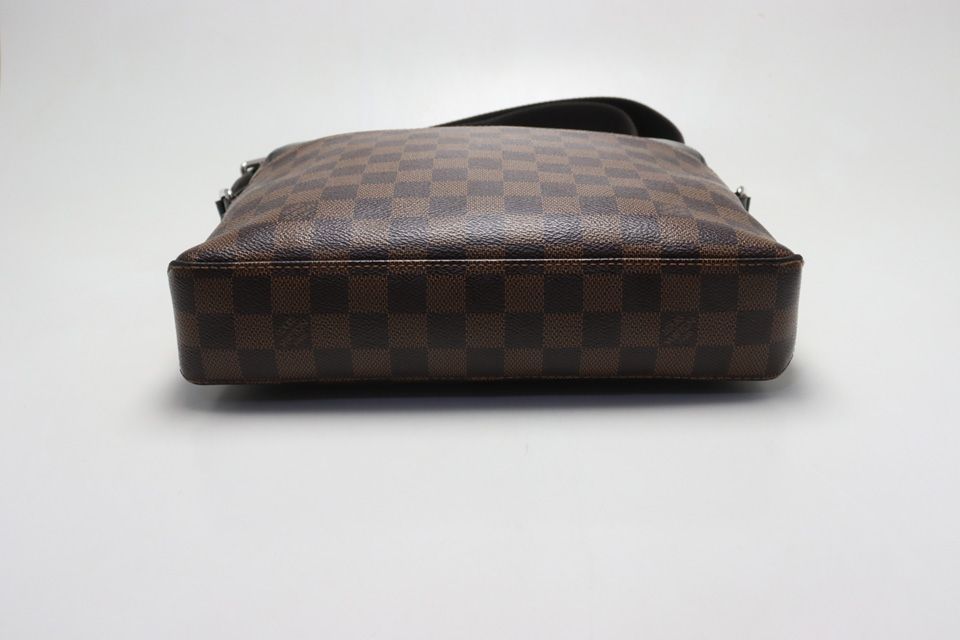 Louis Vuitton Damier Leather Shoulder Bag — view 3