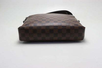 Louis Vuitton Damier Leather Shoulder Bag — view 3