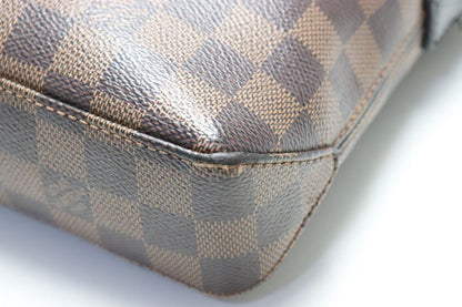 Louis Vuitton Damier Leather Shoulder Bag — view 4