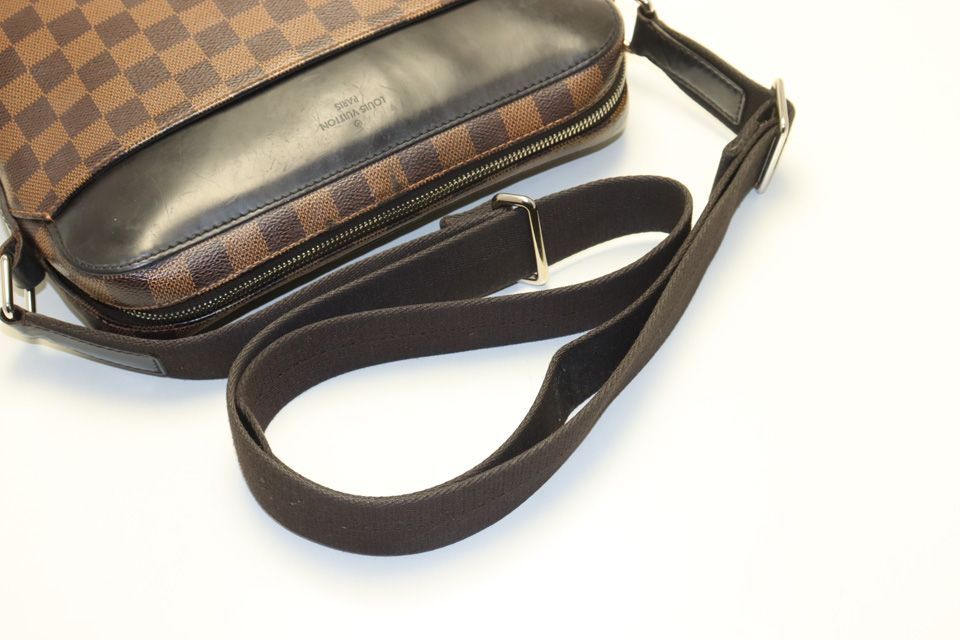 Louis Vuitton Damier Leather Shoulder Bag — view 6