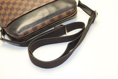 Louis Vuitton Damier Leather Shoulder Bag — view 6