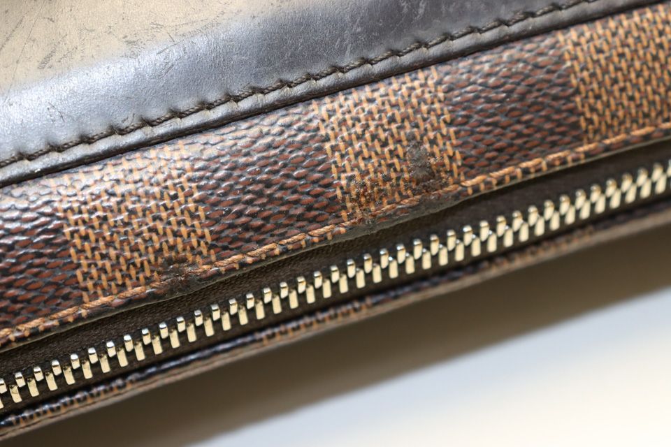 Louis Vuitton Damier Leather Shoulder Bag — view 9