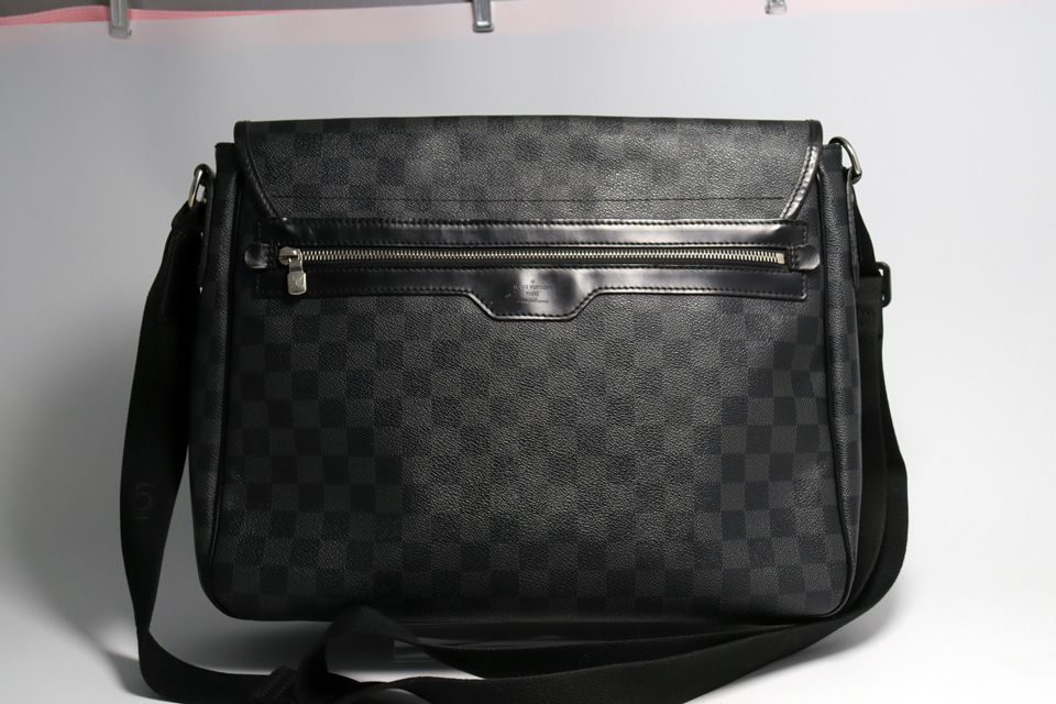 Louis Vuitton Damier Graphite Da MM Leather Shoulder Bag — view 2
