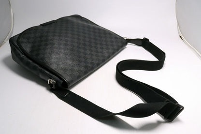 Louis Vuitton Damier Graphite Da MM Leather Shoulder Bag — view 6