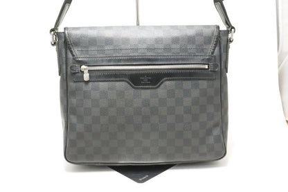 Louis Vuitton Damier Graphite Da MM Leather Shoulder Bag — view 2