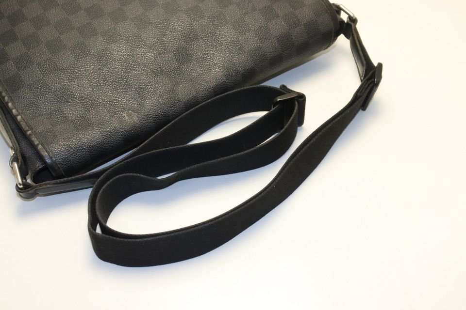 Louis Vuitton Damier Graphite Da MM Leather Shoulder Bag — view 6
