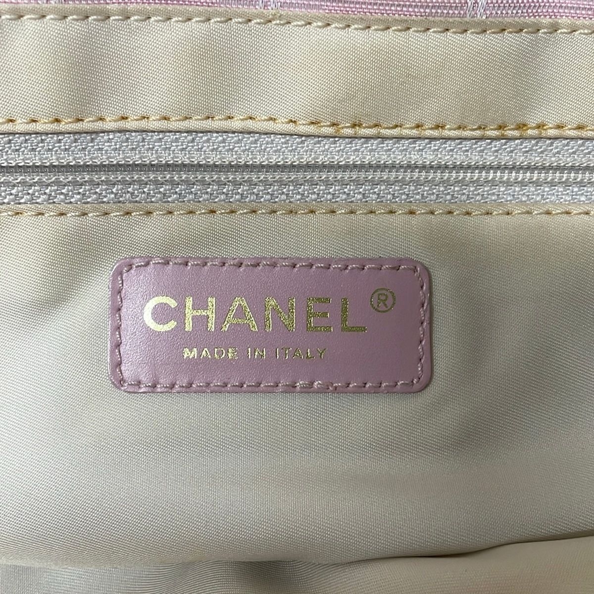Chanel Tote Line MM Pink Leather — view 9