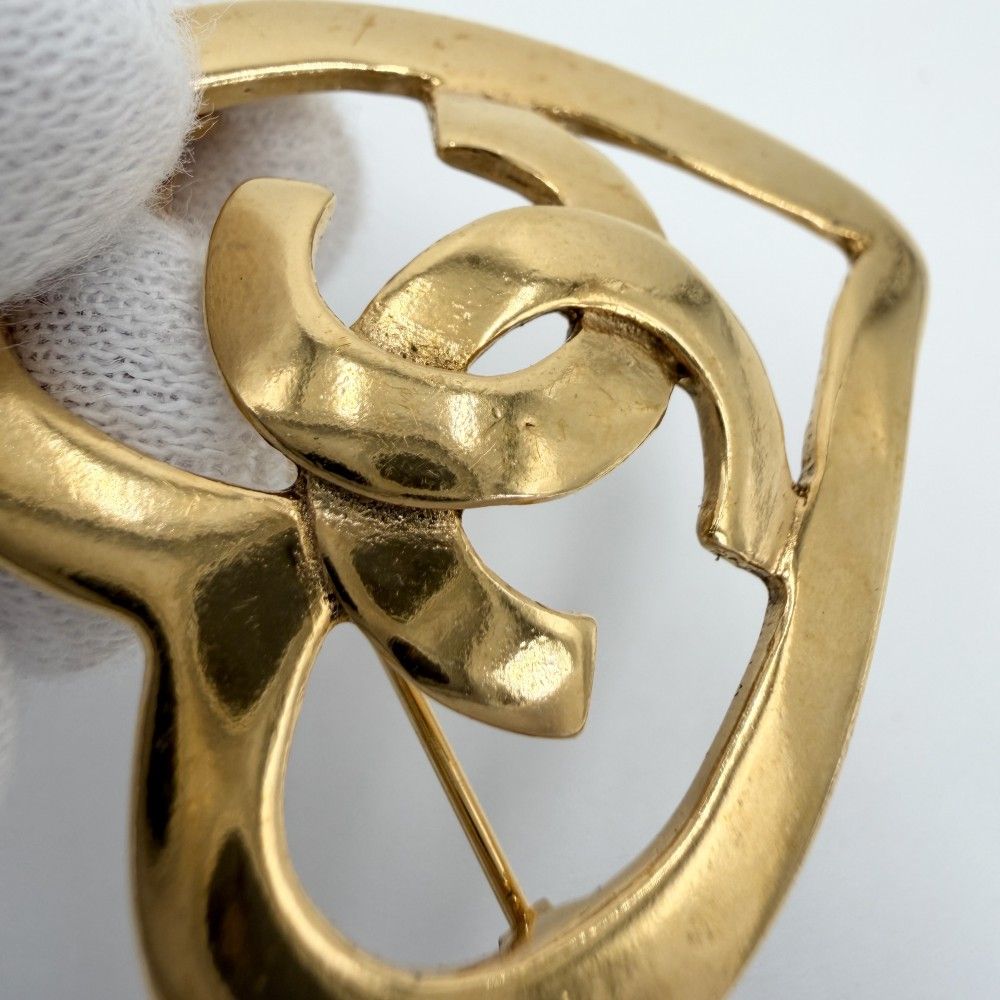 Chanel Brooch CC Logo Heart Motif Vintage Gold Plated — view 7