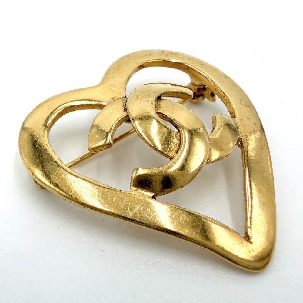 Chanel Brooch CC Logo Heart Motif Vintage Gold Plated — view 3