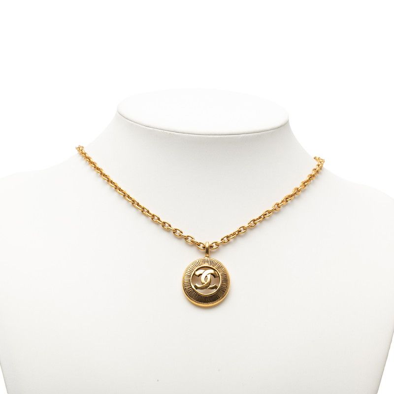 Chanel CC Logo Chain Round Pendant Necklace Gold Plated — view 7
