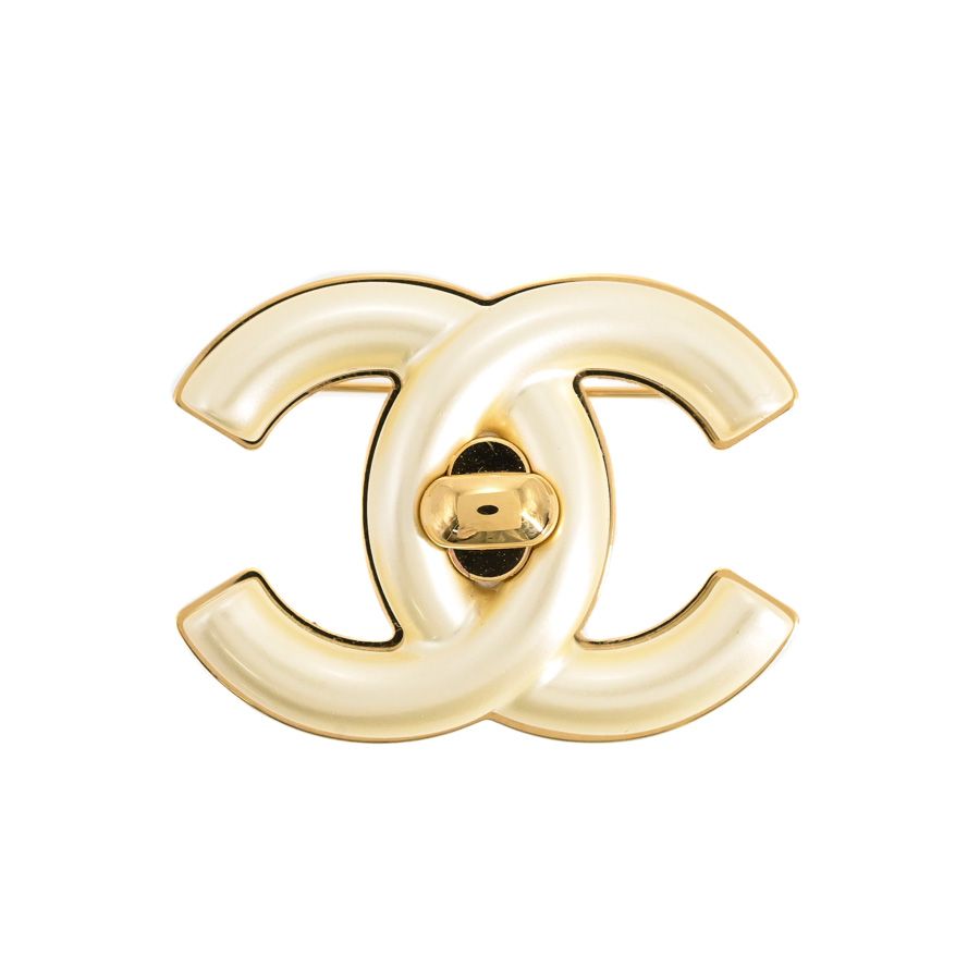 Chanel Brooch Gold