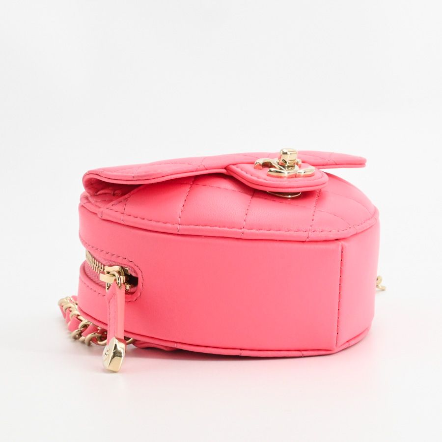 Chanel Shoulder Bag Heart Chain — view 5
