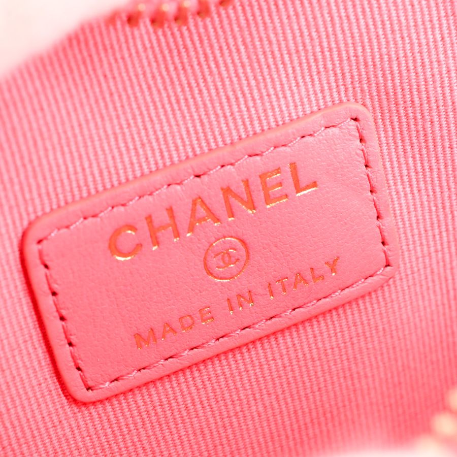 Chanel Shoulder Bag Heart Chain — view 6