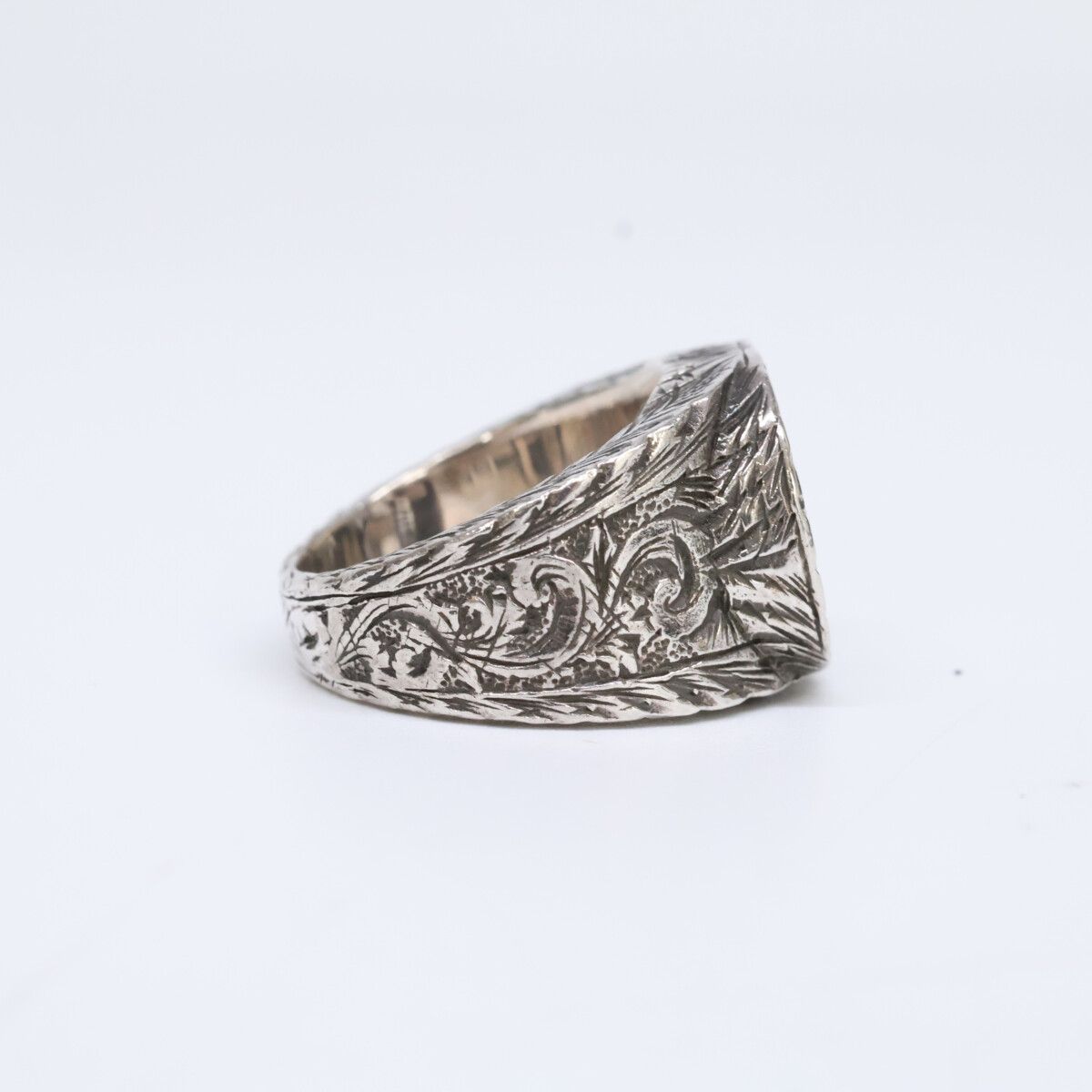 Gucci Interlocking GG Arabesque 12 No 12 Ring — view 5