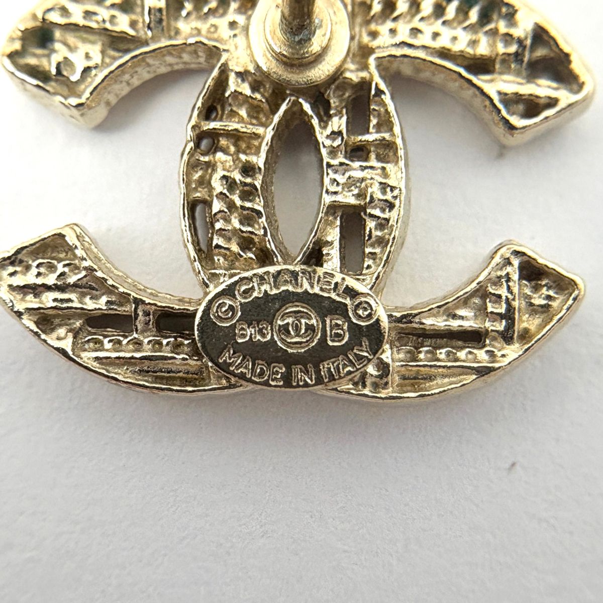 Chanel CC Logo Earrings Gold Plated — view 4