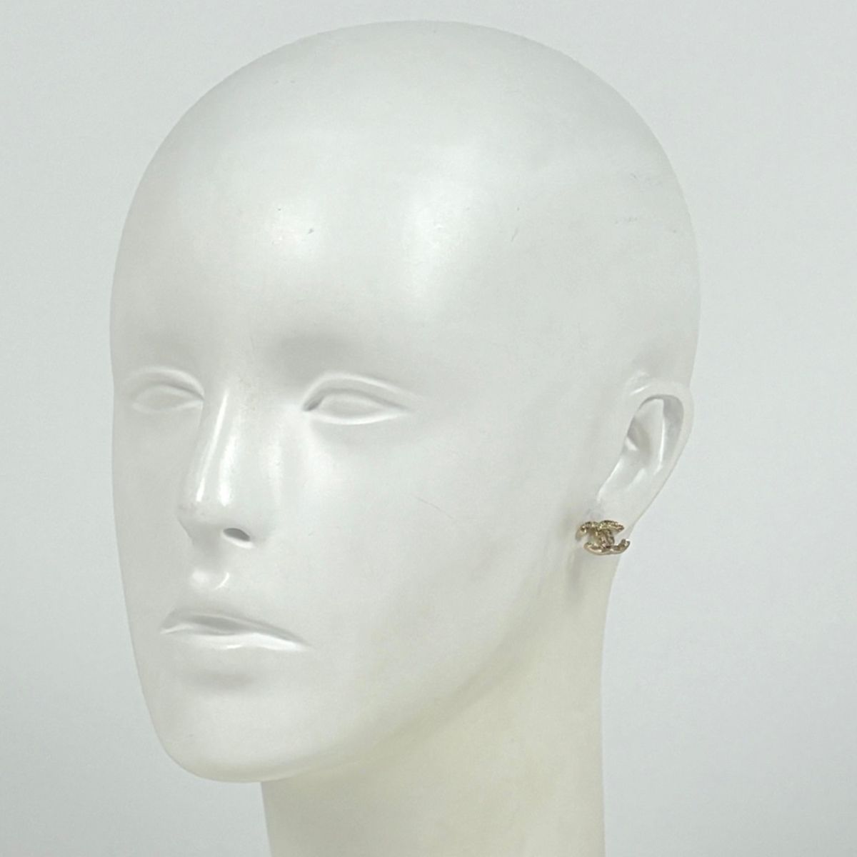 Chanel CC Logo Earrings Gold Plated — view 5