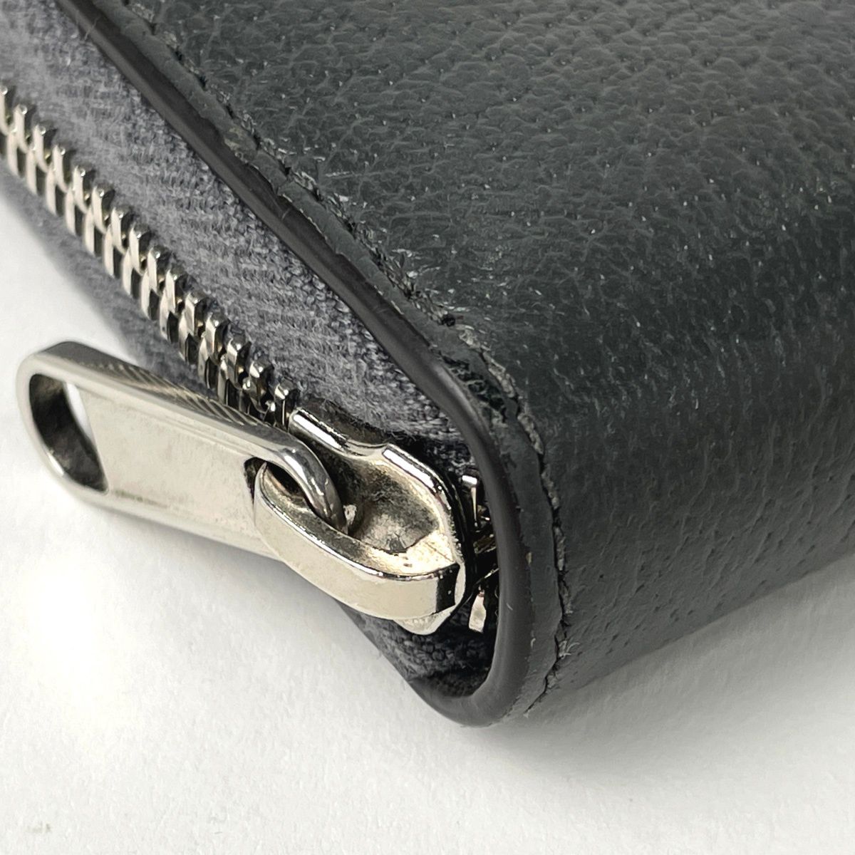 Gucci Cutout Interlocking Zip Around Wallet GG Supreme Pattern Leather Gray — view 3