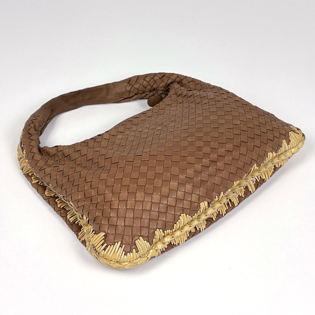 Bottega Veneta Intrecciato Shoulder Bag Leather Brown — view 2