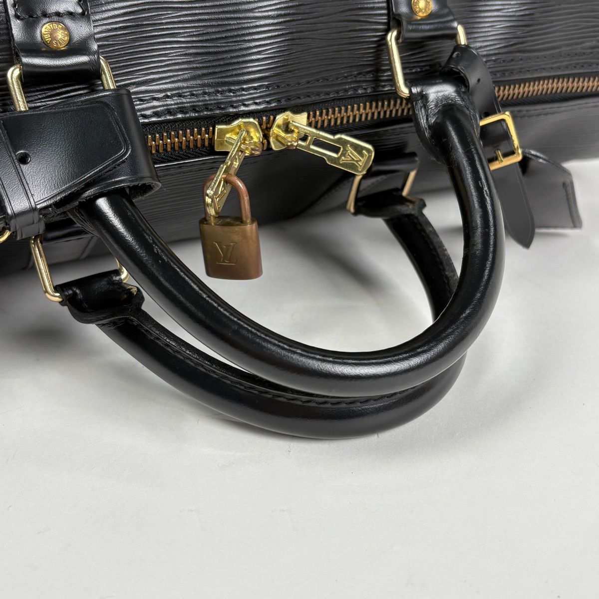 Louis Vuitton Keepall 50 Boston Bag Epi Noir — view 7