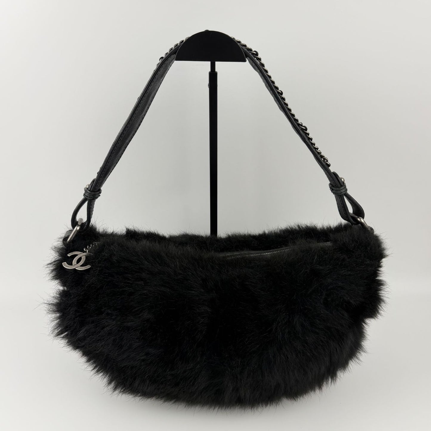 Chanel CC Logo Shoulder Bag Black Vintage — view 5