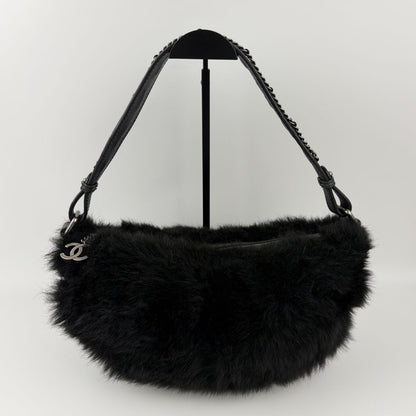 Chanel CC Logo Shoulder Bag Black Vintage — view 5