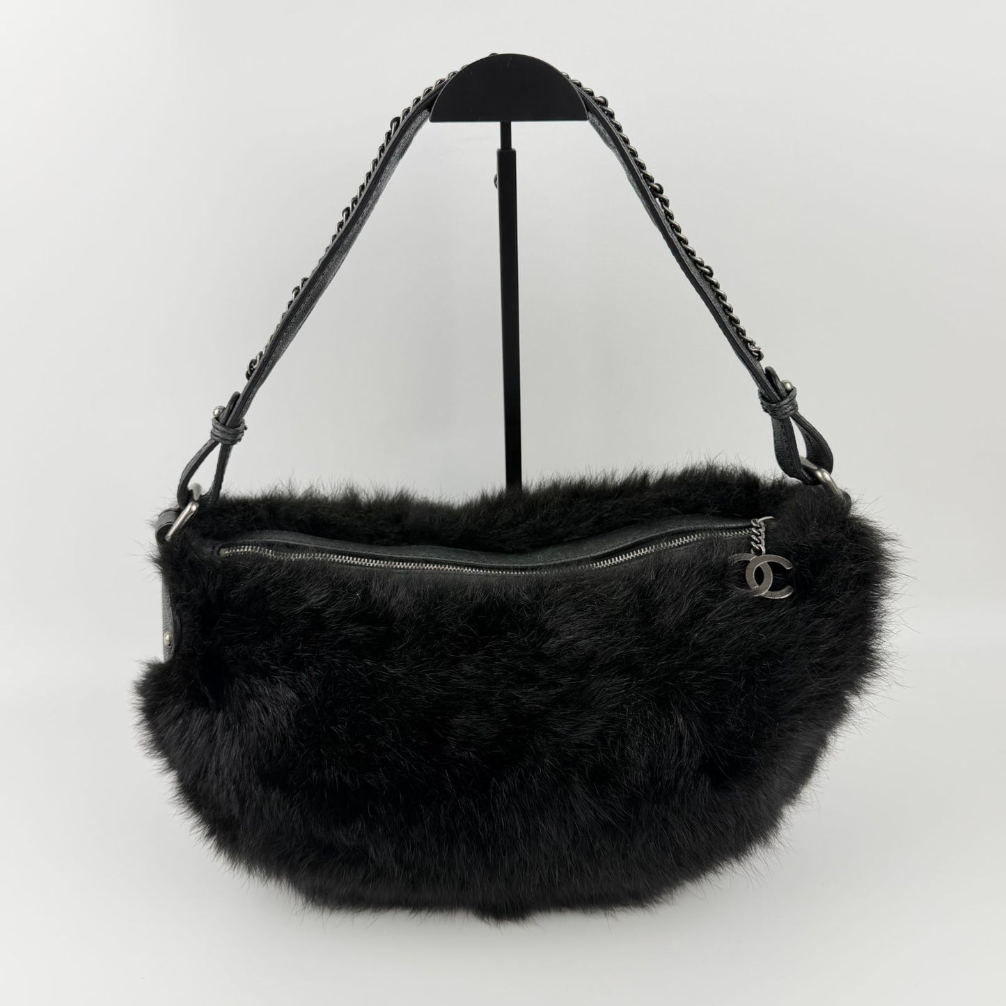 Chanel CC Logo Shoulder Bag Black Vintage — view 4