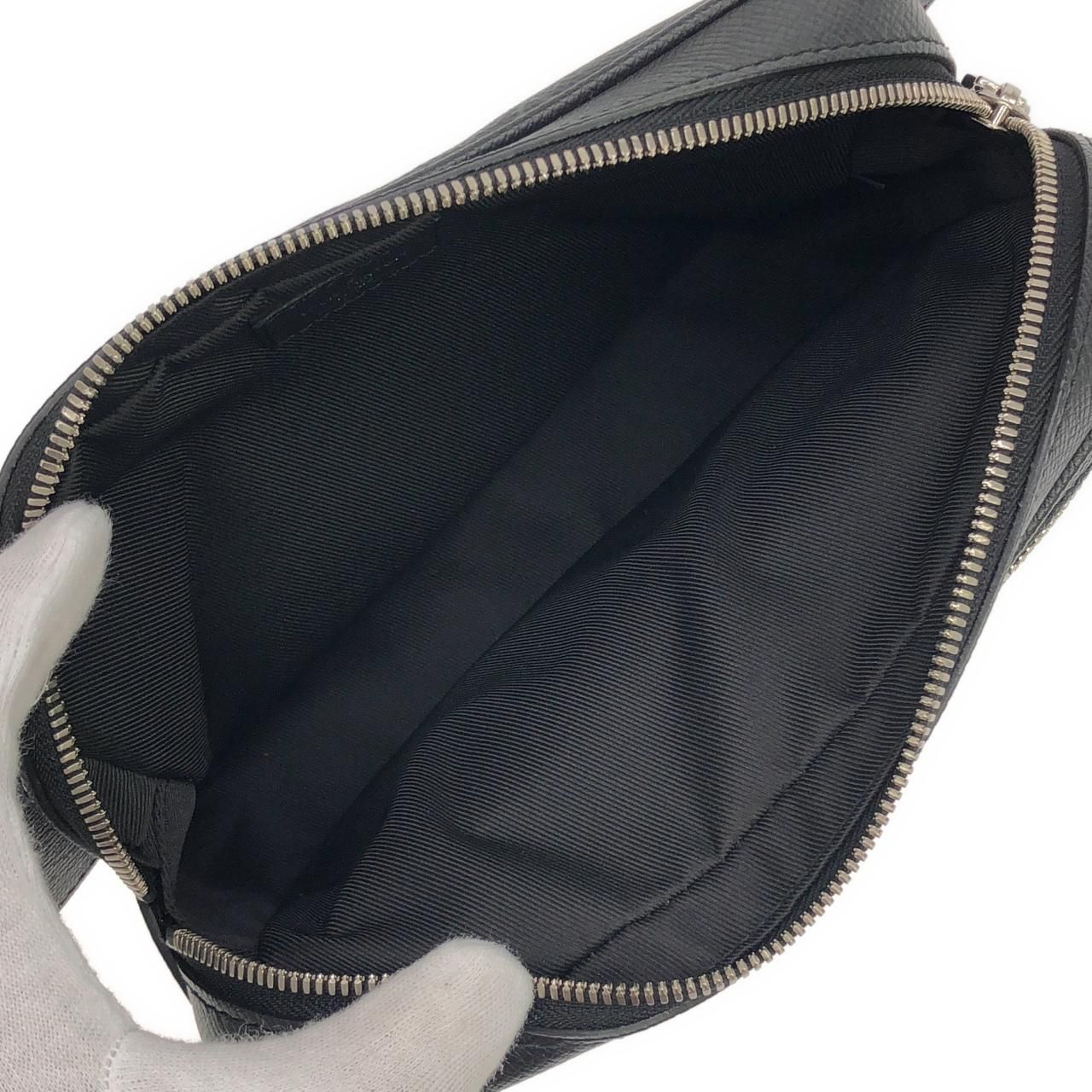 Louis Vuitton Taiga Llama Bum Bag Outdoor — view 8
