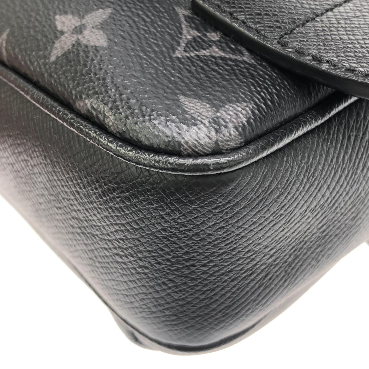 Louis Vuitton Taiga Llama Bum Bag Outdoor — view 3