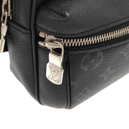 Louis Vuitton Taiga Llama Bum Bag Outdoor — view 5