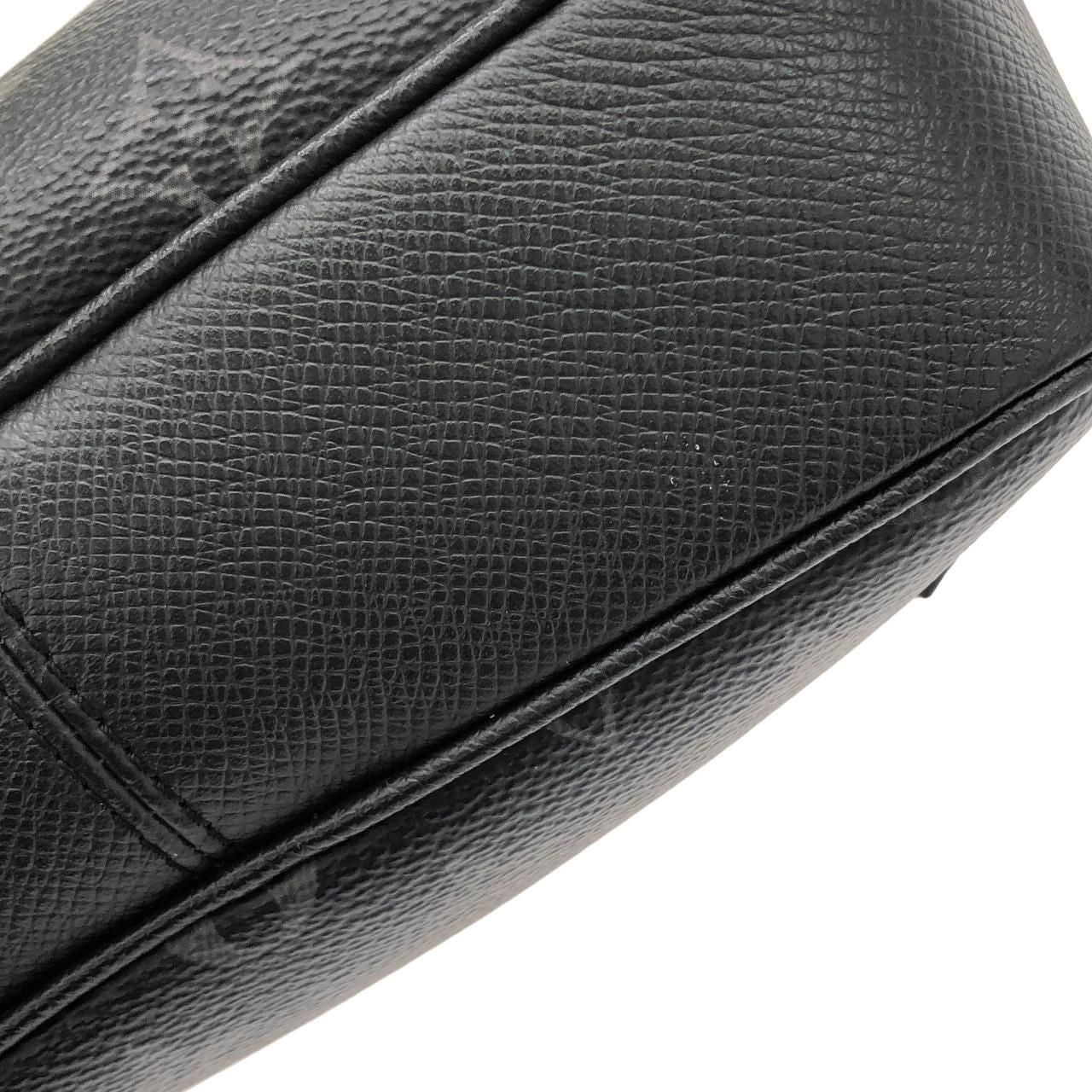 Louis Vuitton Taiga Llama Bum Bag Outdoor — view 4