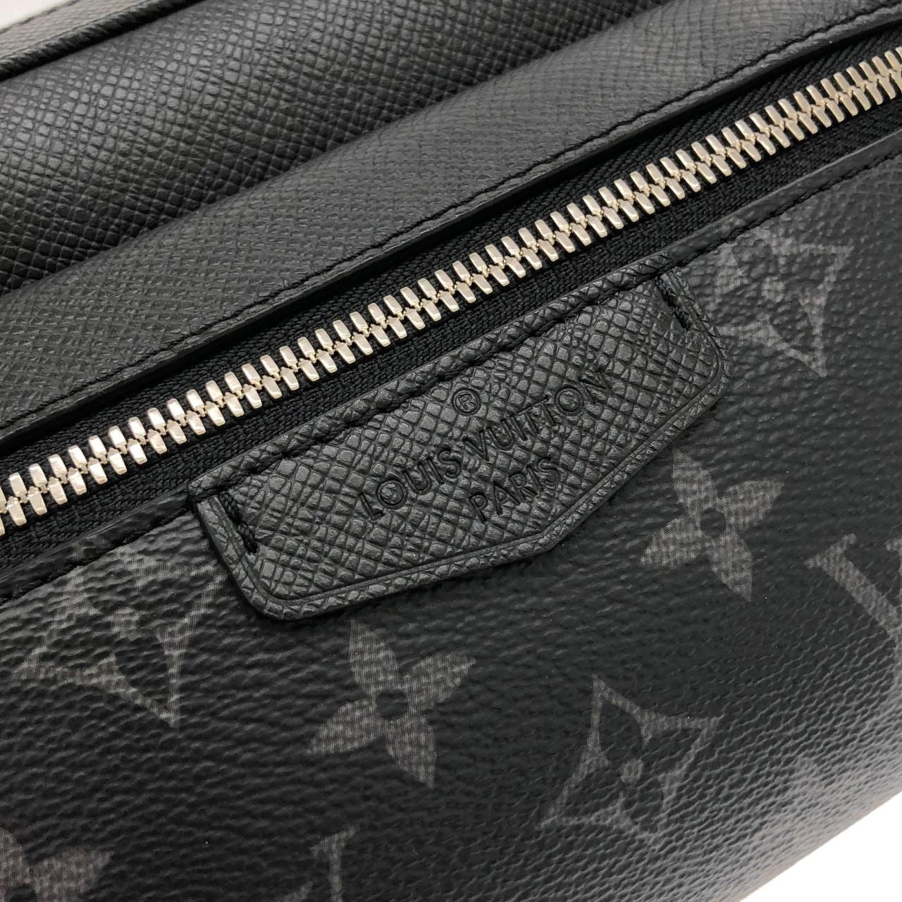 Louis Vuitton Taiga Llama Bum Bag Outdoor — view 6