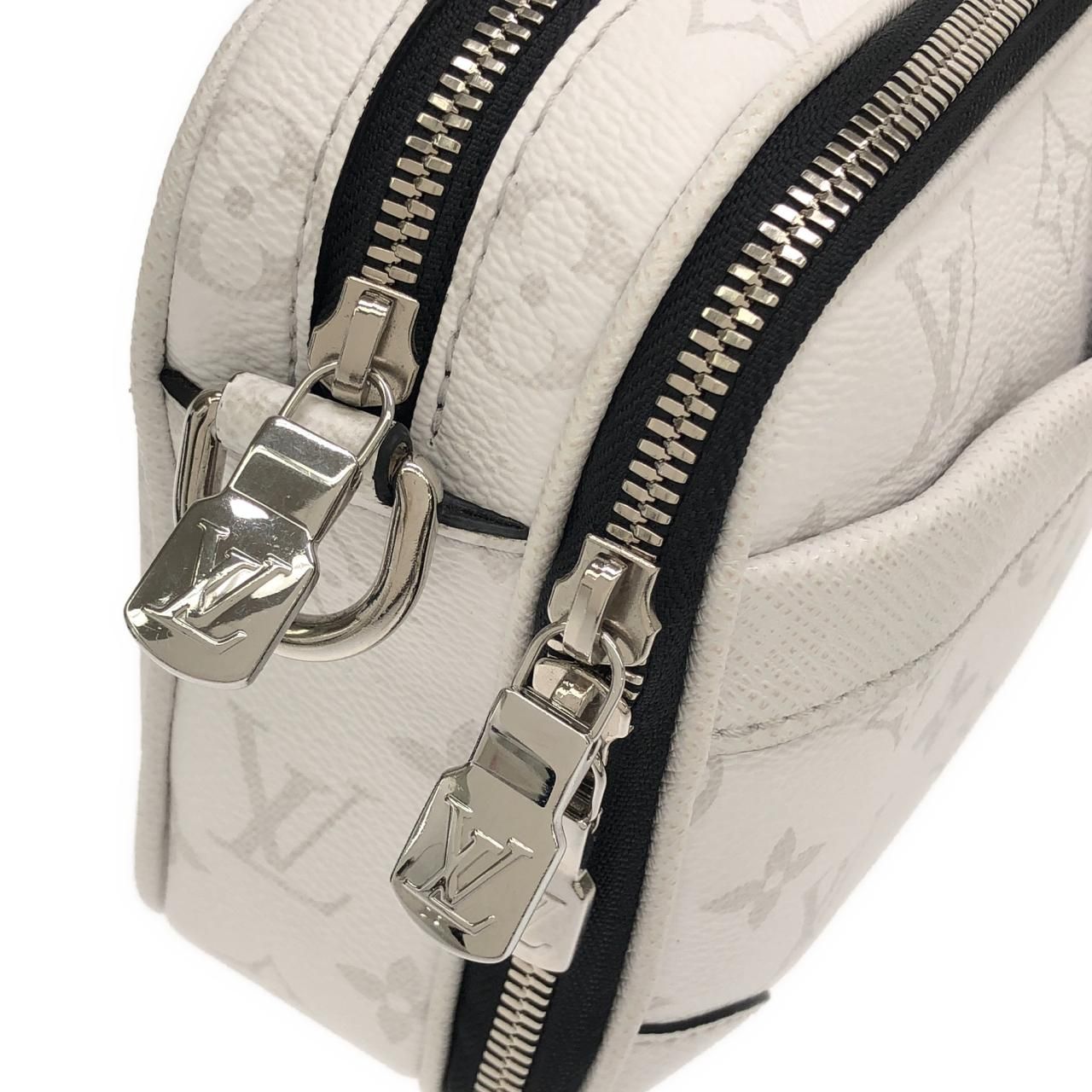Louis Vuitton Taiga Llama Alpha Messenger Shoulder Bag — view 6