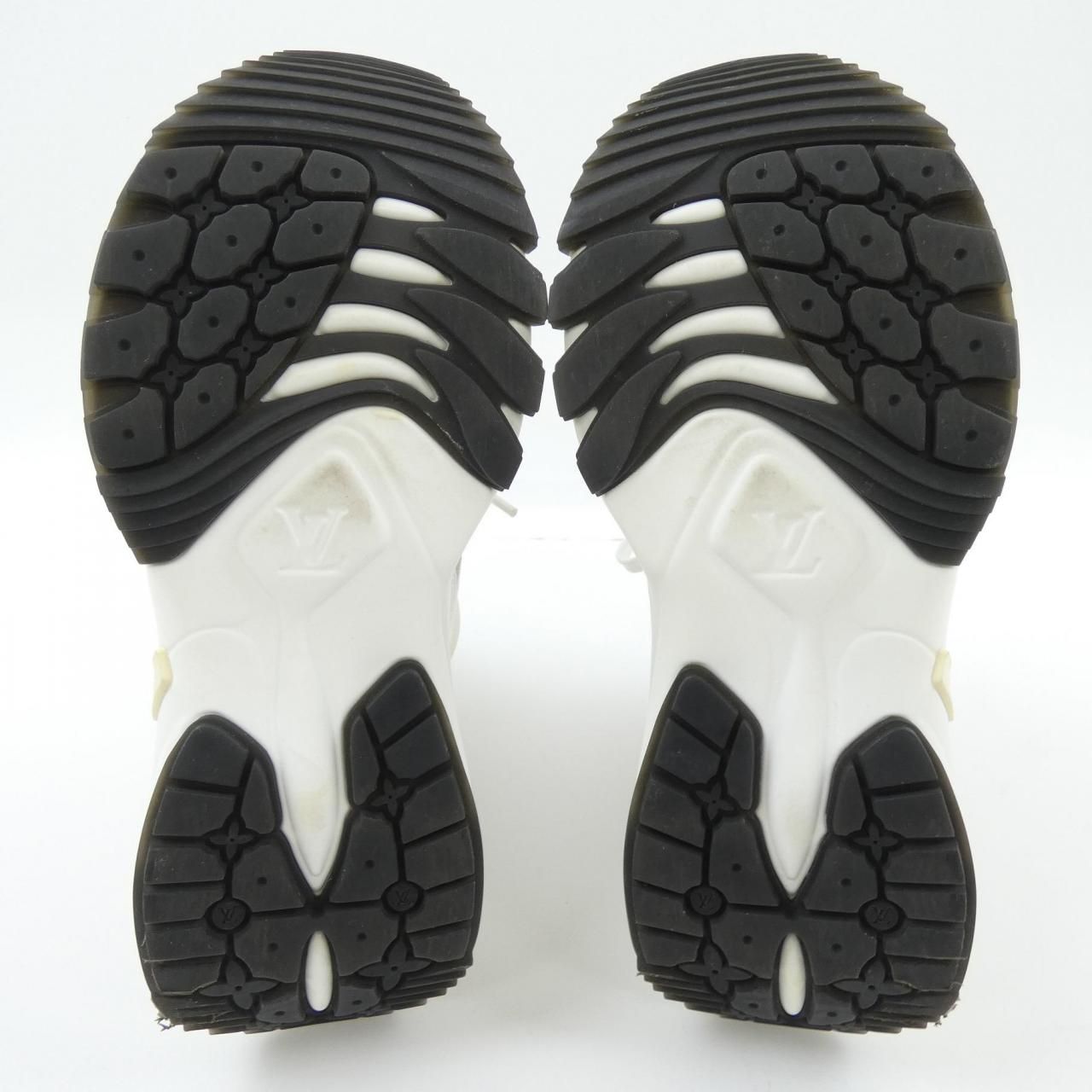 Louis Vuitton Run Sneakers — view 4