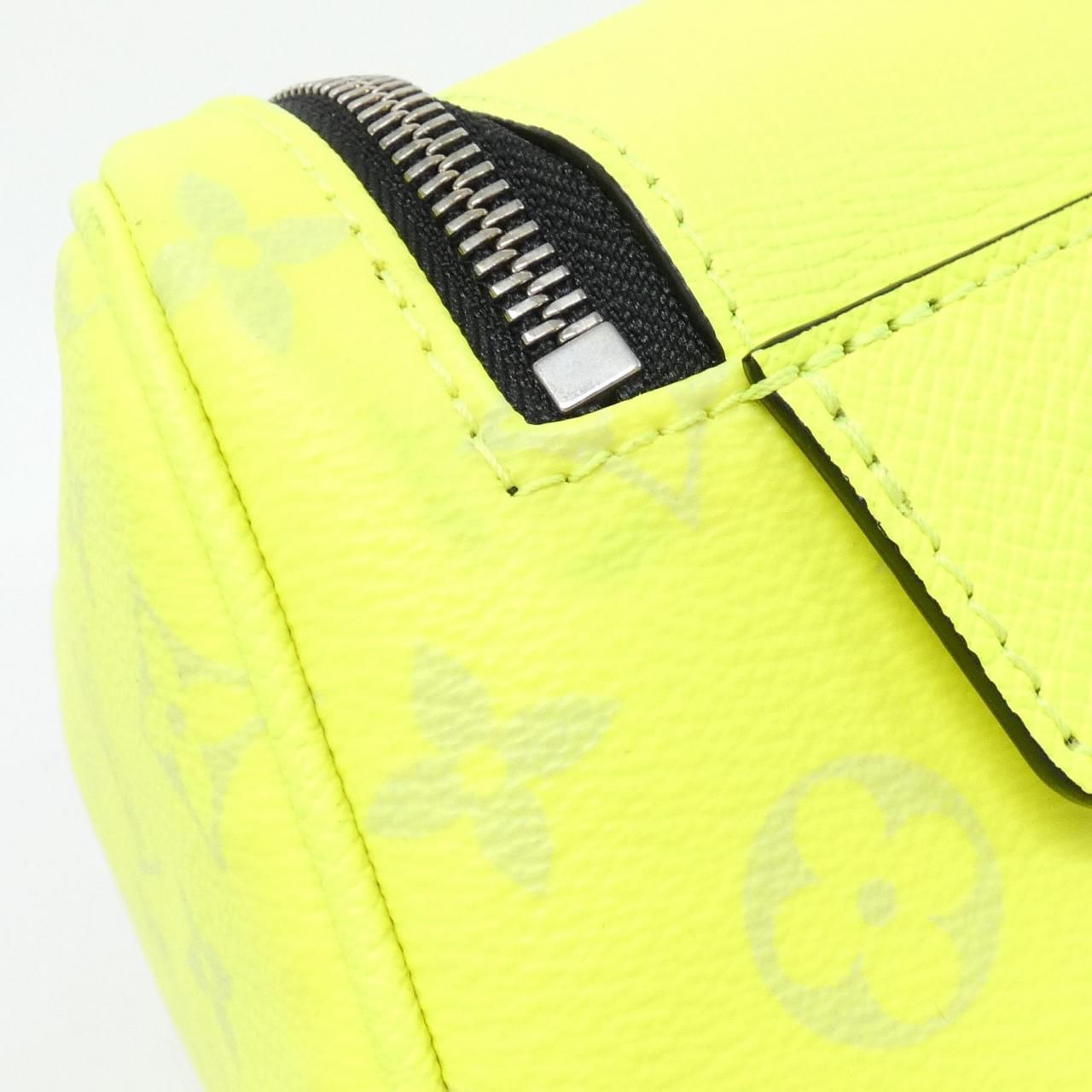 Louis Vuitton Taiga Llama Dopp Kit Pouch — view 5