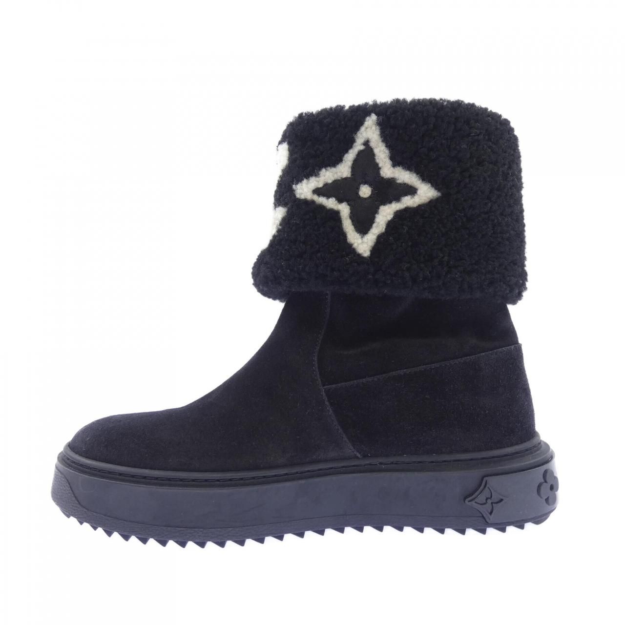 Louis Vuitton Logo Suede Snowdrop Line Boots — view 2