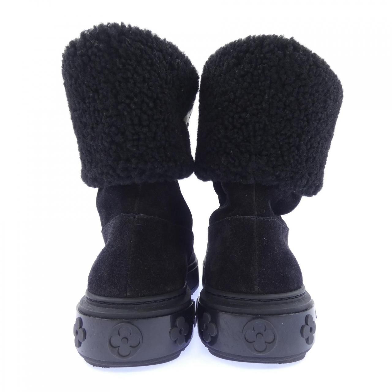 Louis Vuitton Logo Suede Snowdrop Line Boots — view 5