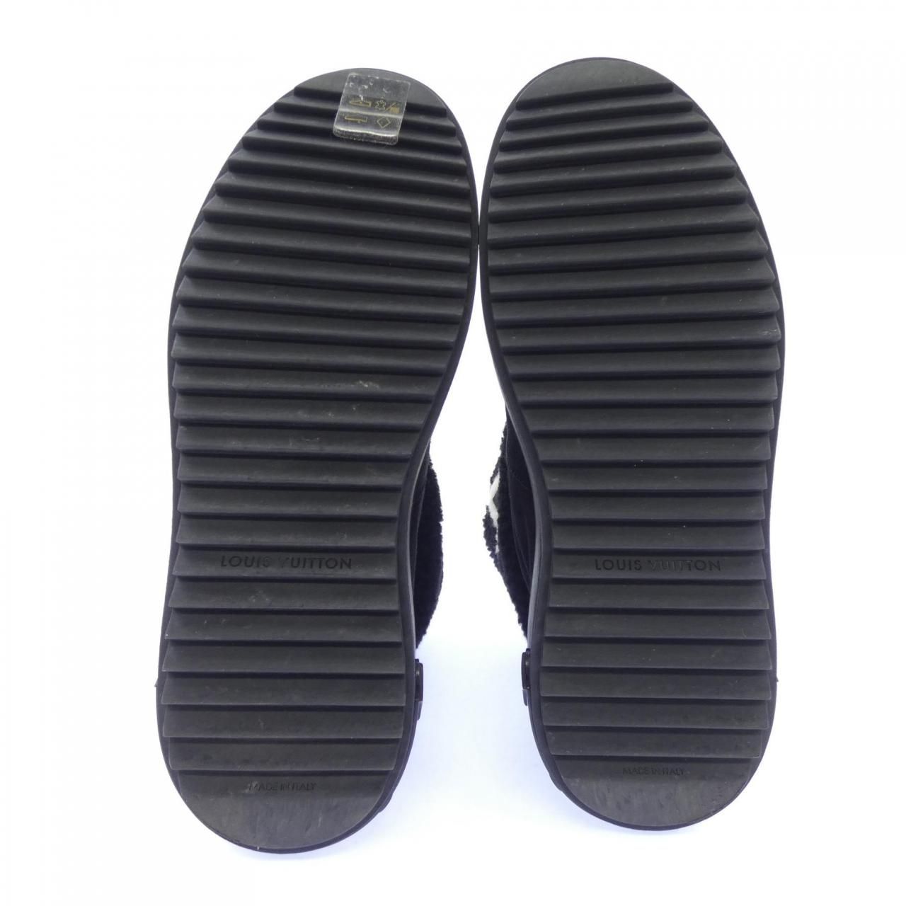 Louis Vuitton Logo Suede Snowdrop Line Boots — view 4