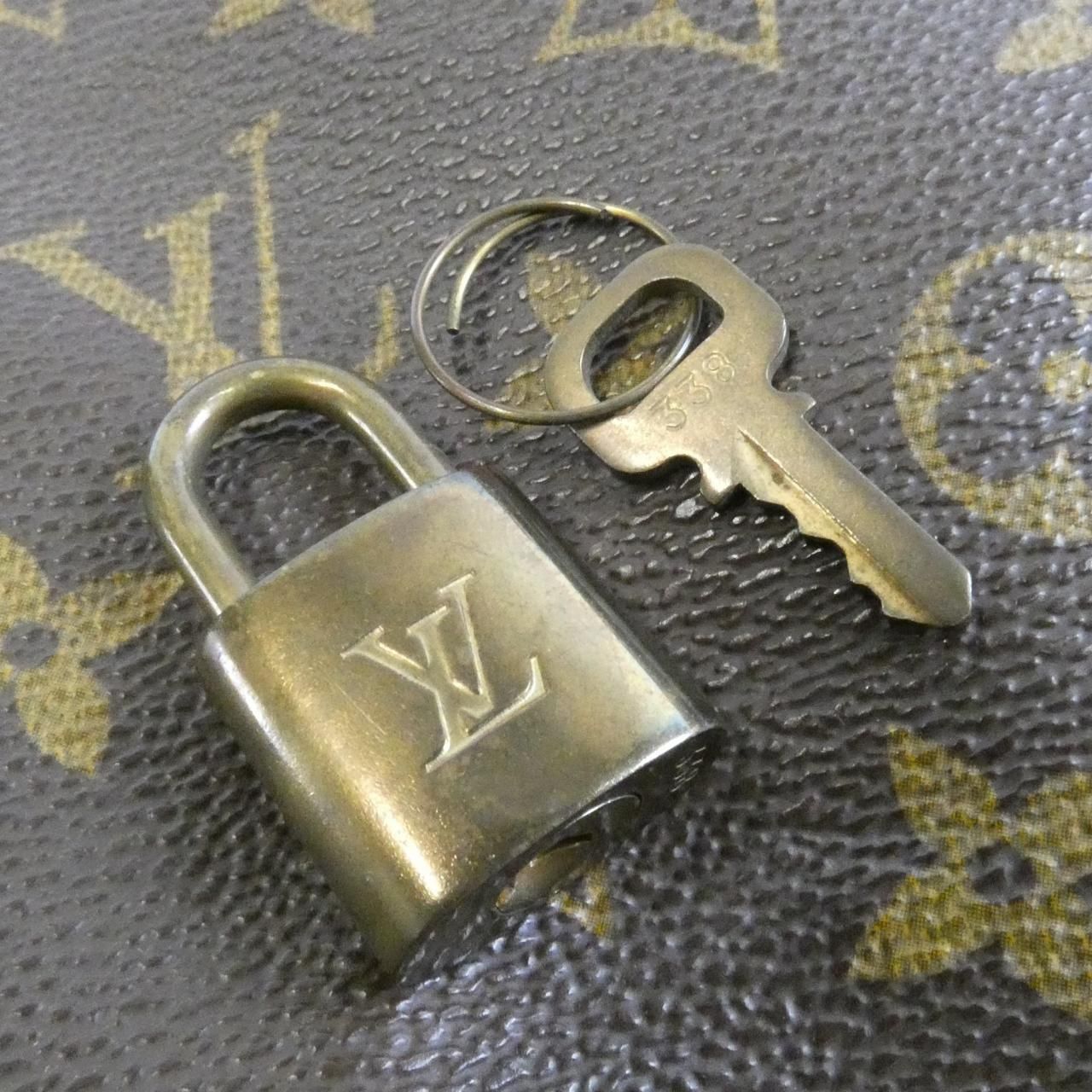 Louis Vuitton Monogram Keepall 55 cm Boston Bag — view 2