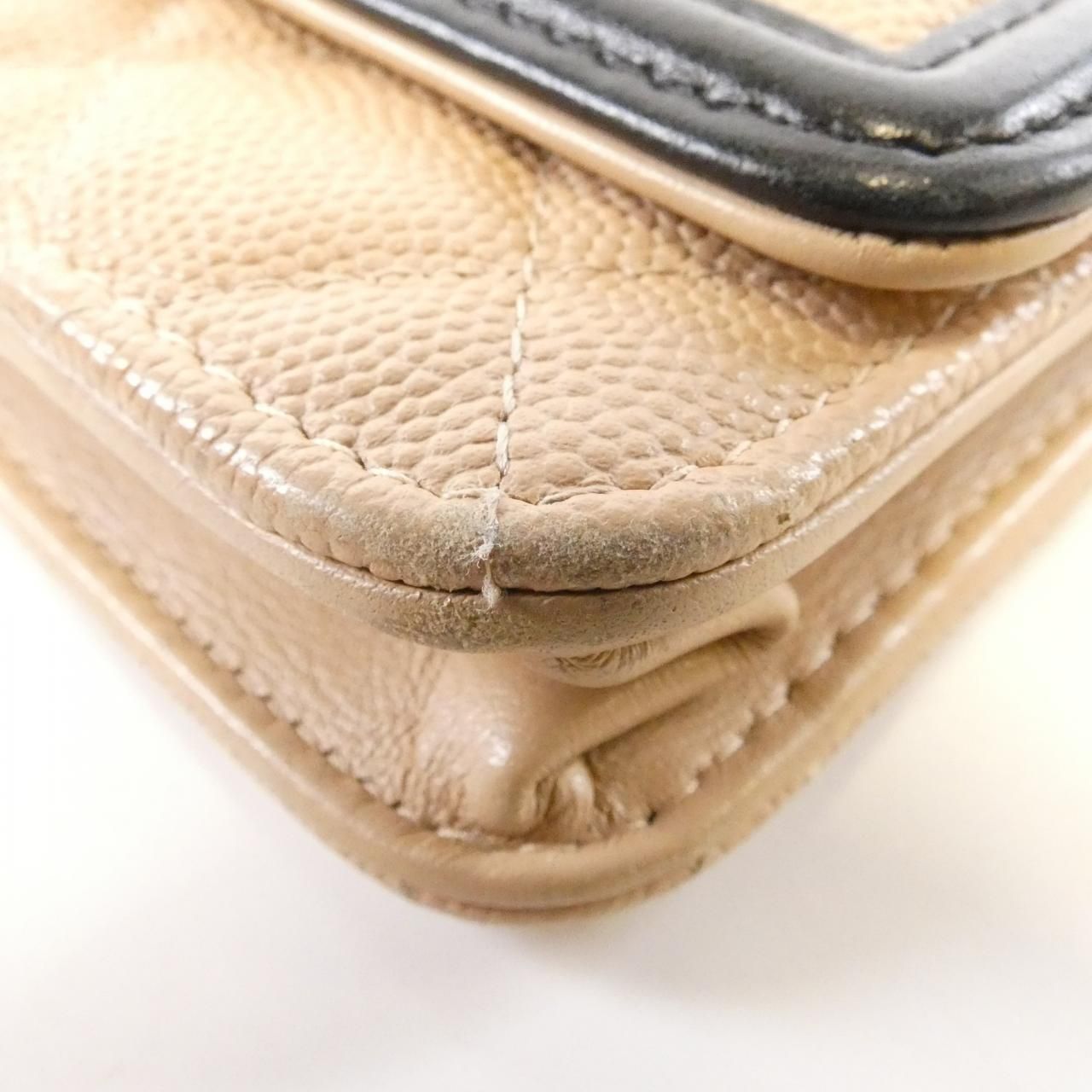 Chanel Chain Shoulder Bag Beige — view 3