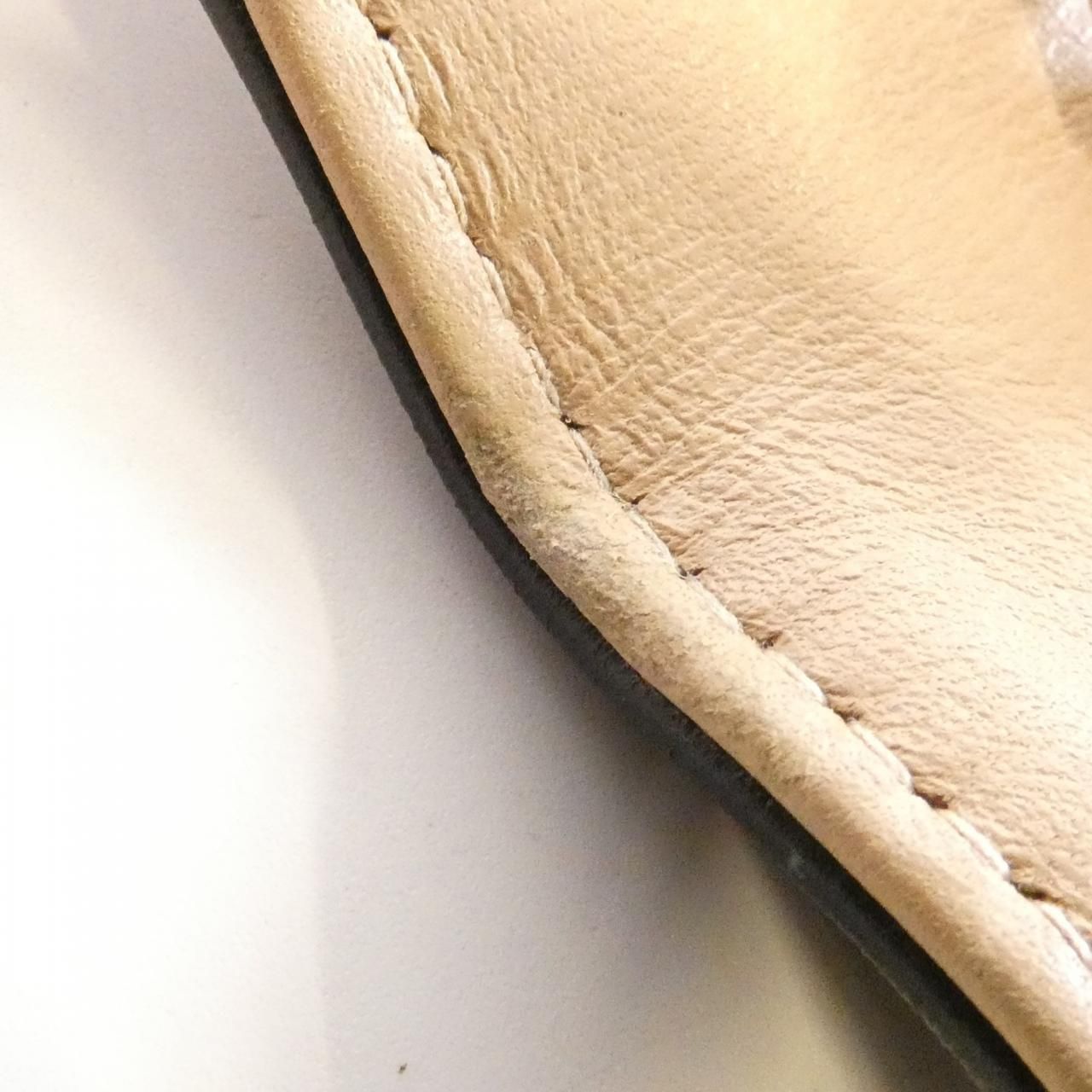 Chanel Chain Shoulder Bag Beige — view 5