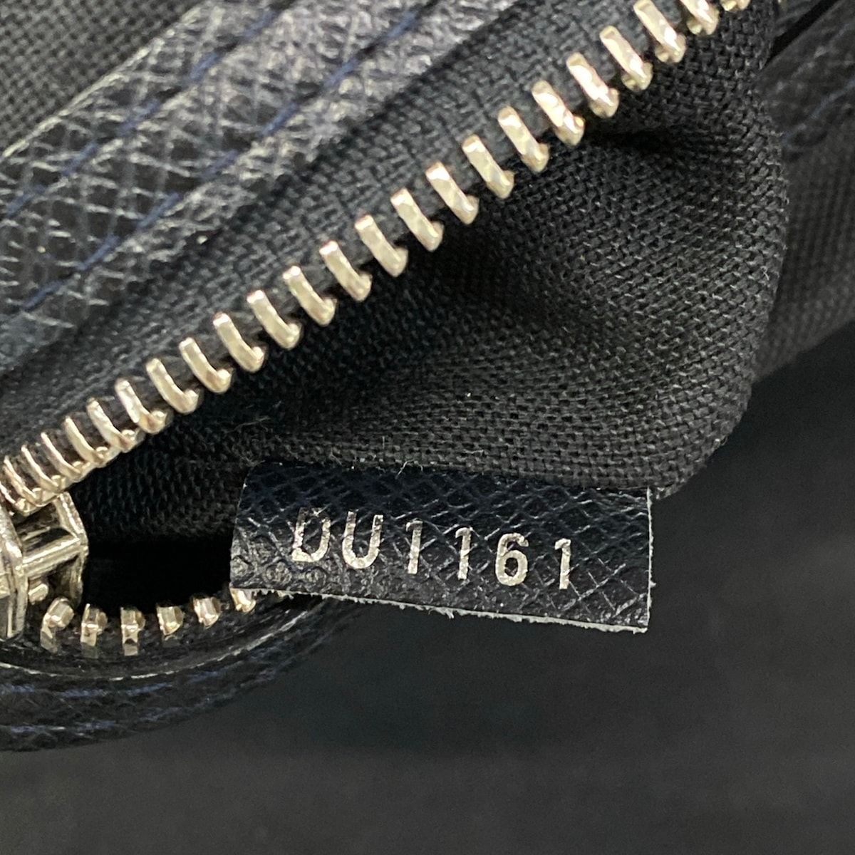 Louis Vuitton Shoulder Bag Taiga Roman MM Bol Leather — view 9