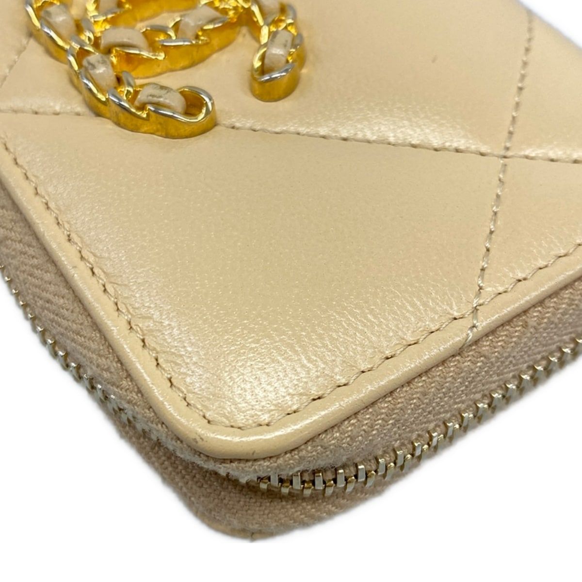 Chanel Coin Case 19 Beige Gold Lambskin — view 5