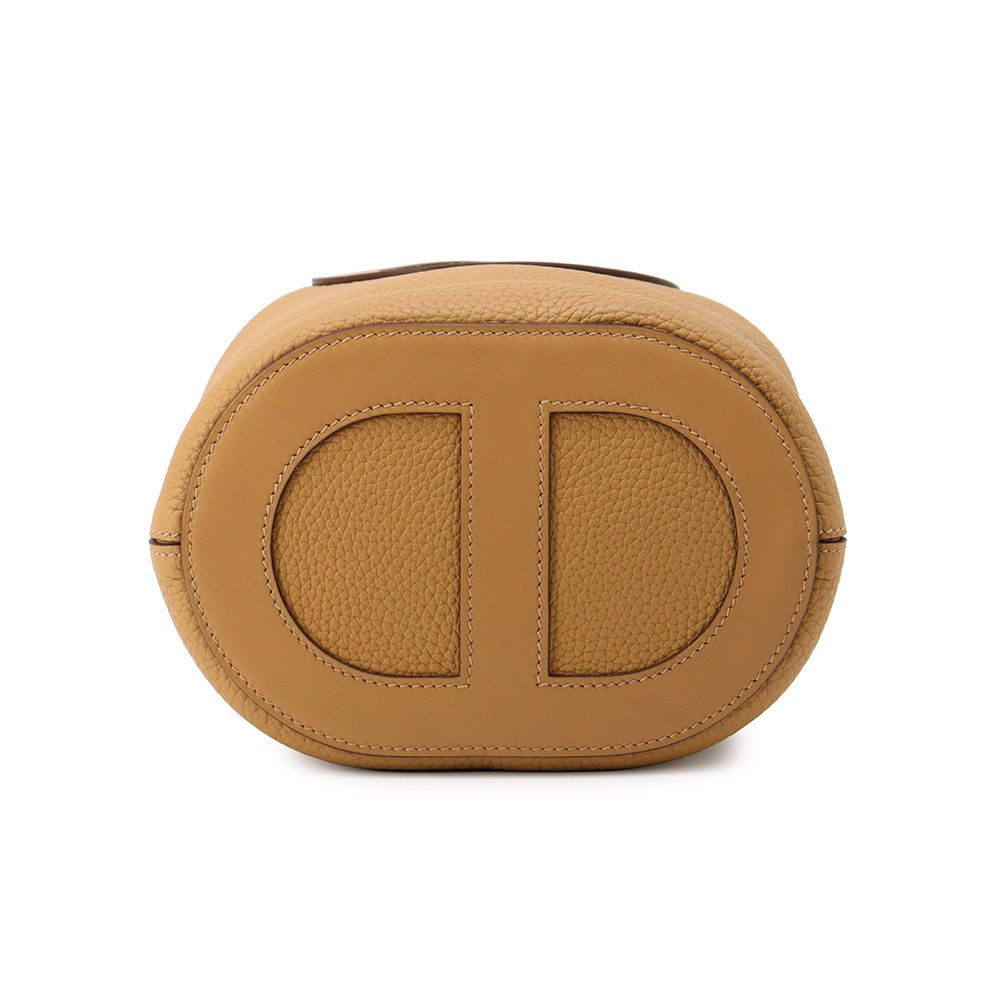 Hermes Tote in the Loop 18 Biscuit Gold Taurillon Clemence Swift — view 3